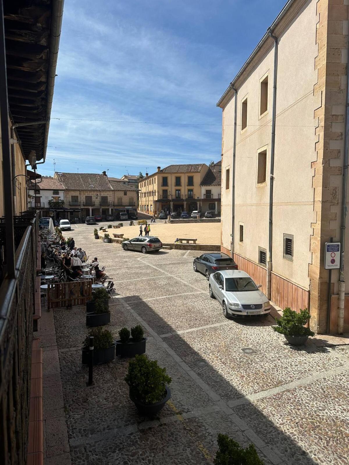 La Casa De Paloma En La Plaza Encanto Historico Riaza Eksteriør bilde